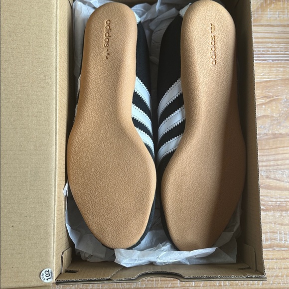 Adidas Women's Black and White Tokyo Sneakers Size 7.5 Brand New - Picture 4 of 5